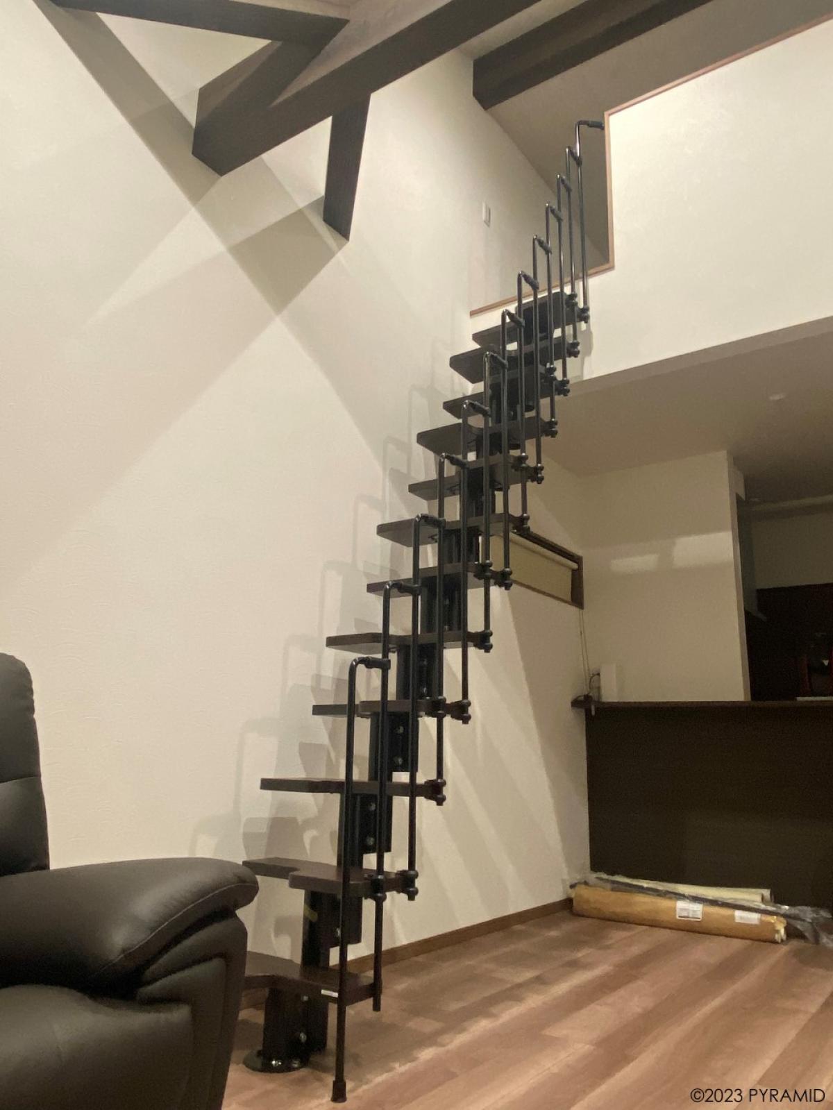 納入事例　住宅のロフト階段