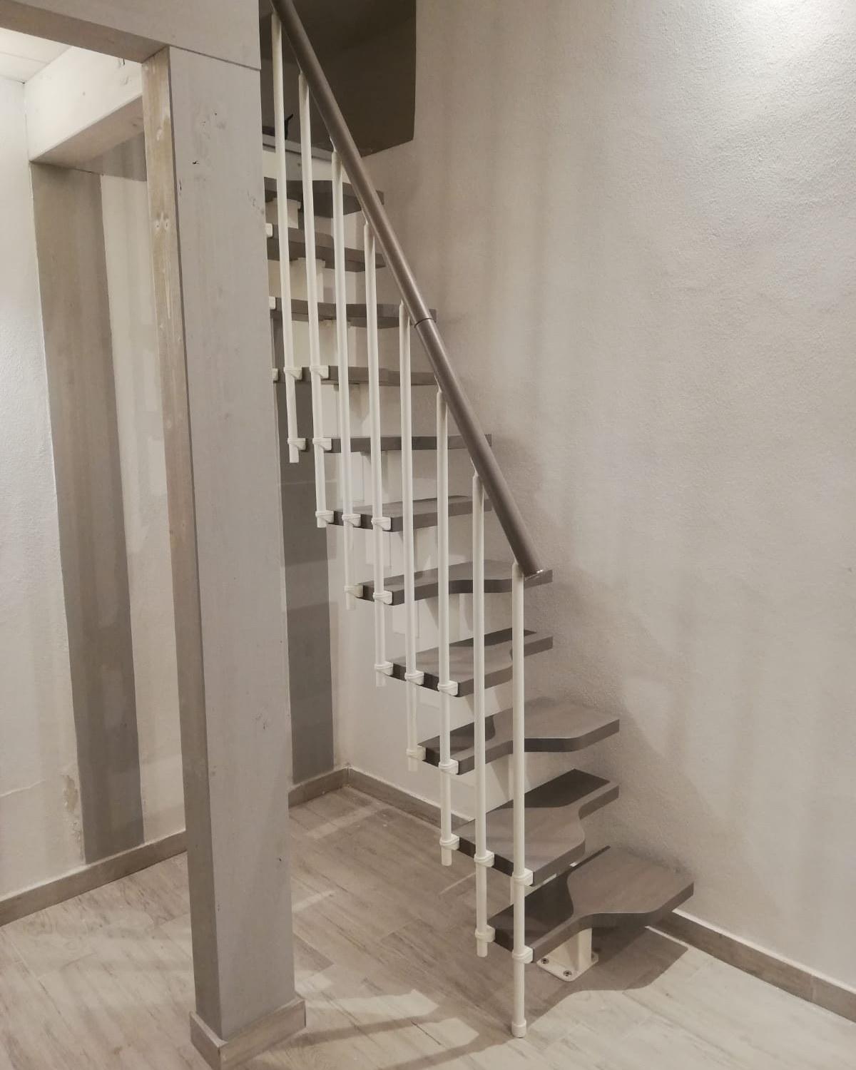 納入事例　キッチン上のロフト階段