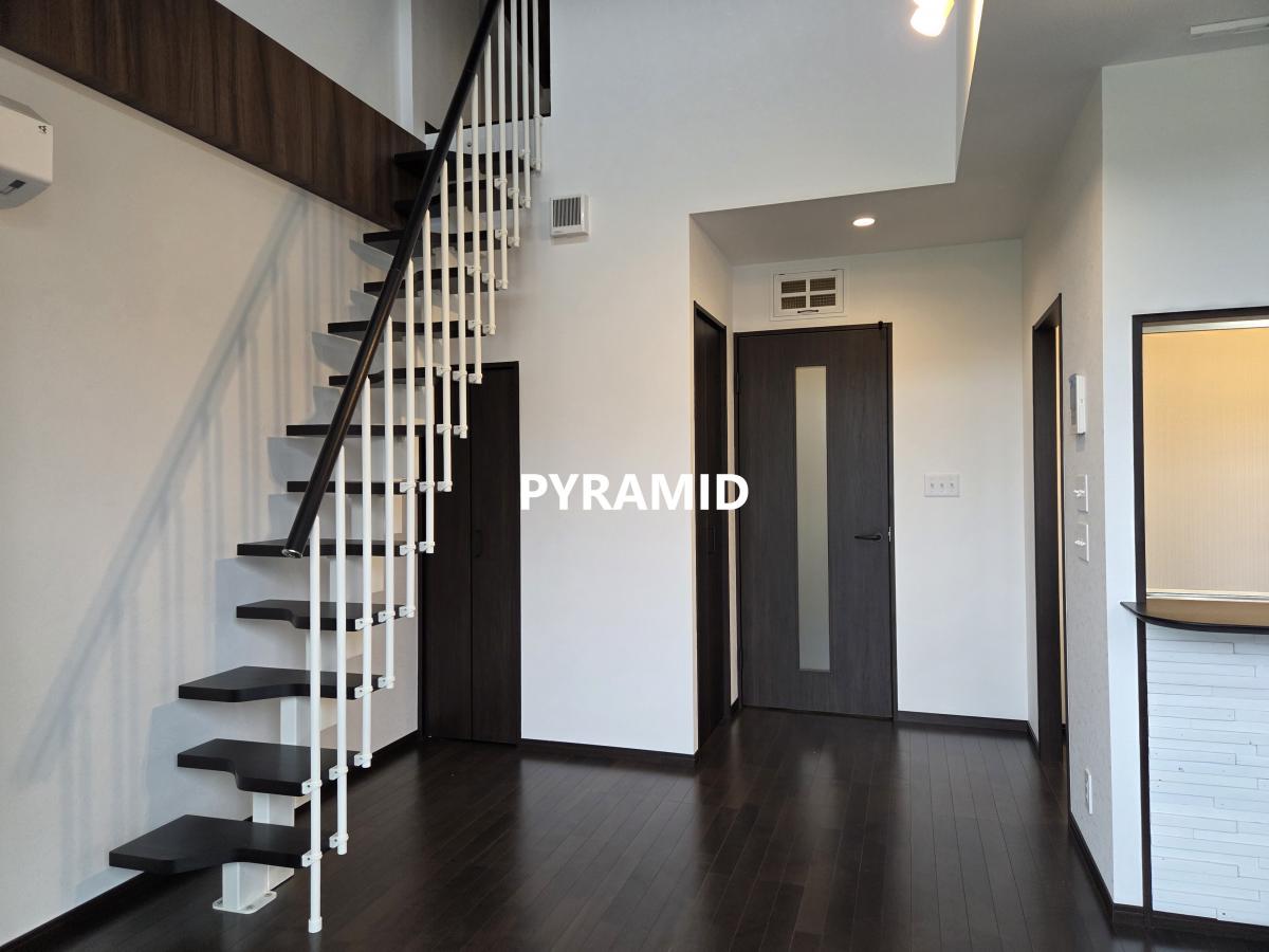 納入事例　アパートなど限られた空間に最適な省スペース階段　小スペースでも上質な広がり